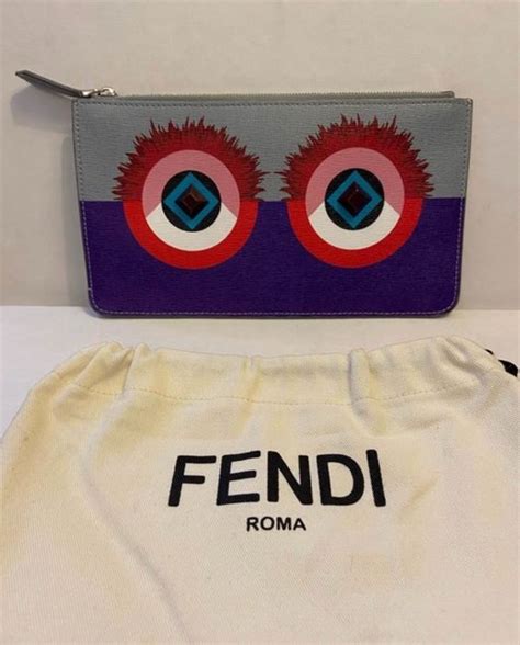 pochette fendi yeux